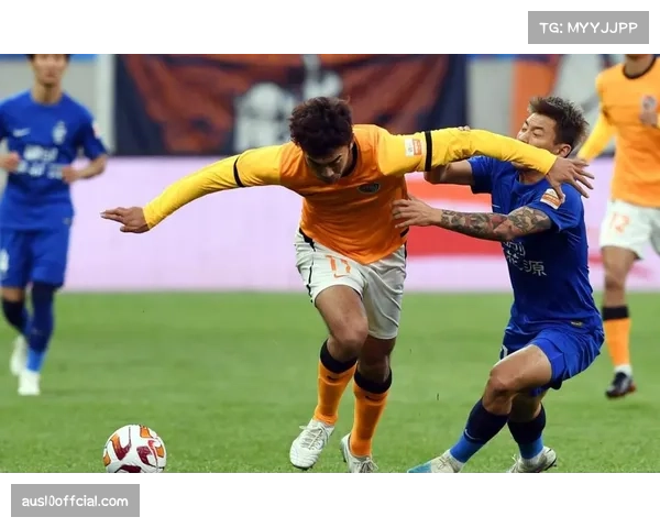 武汉三镇年轻后卫禁区内拉人送点，导致唯一失球